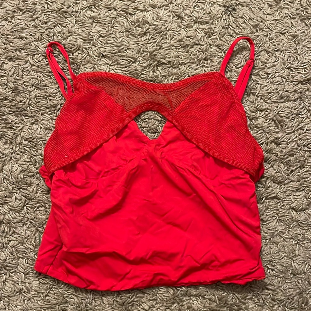 Tiger mist, red tank top